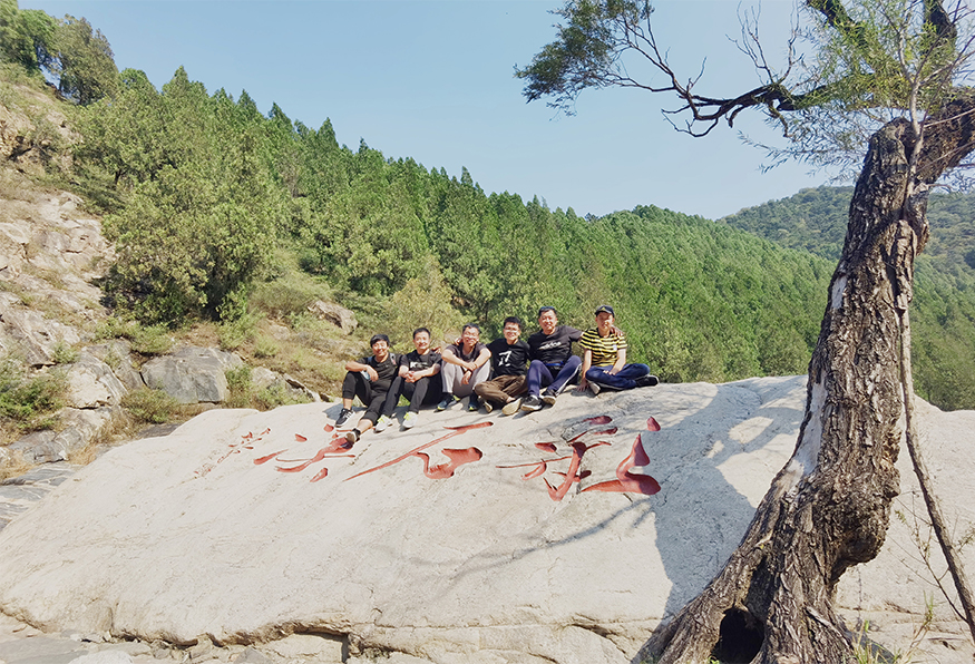 登锐团建2.jpg
